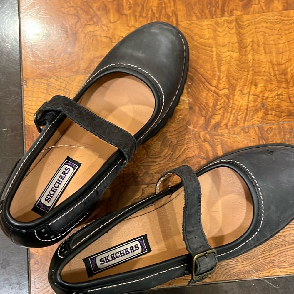 Women’s size 8 Sketcher high heeled shoes, semi dressy.